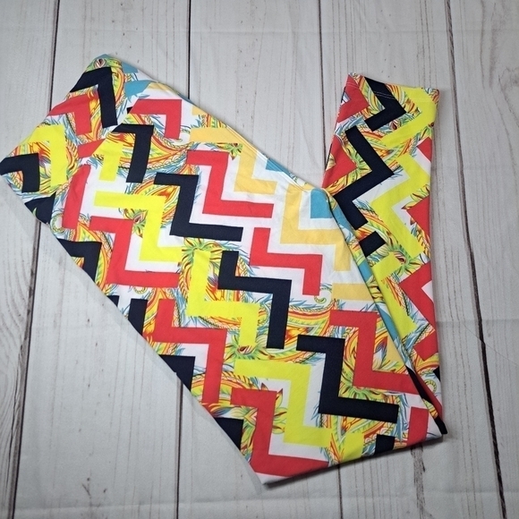 3 FOR 12 SALE LuLaroe Leggings Tall & Curvy - Picture 2 of 12